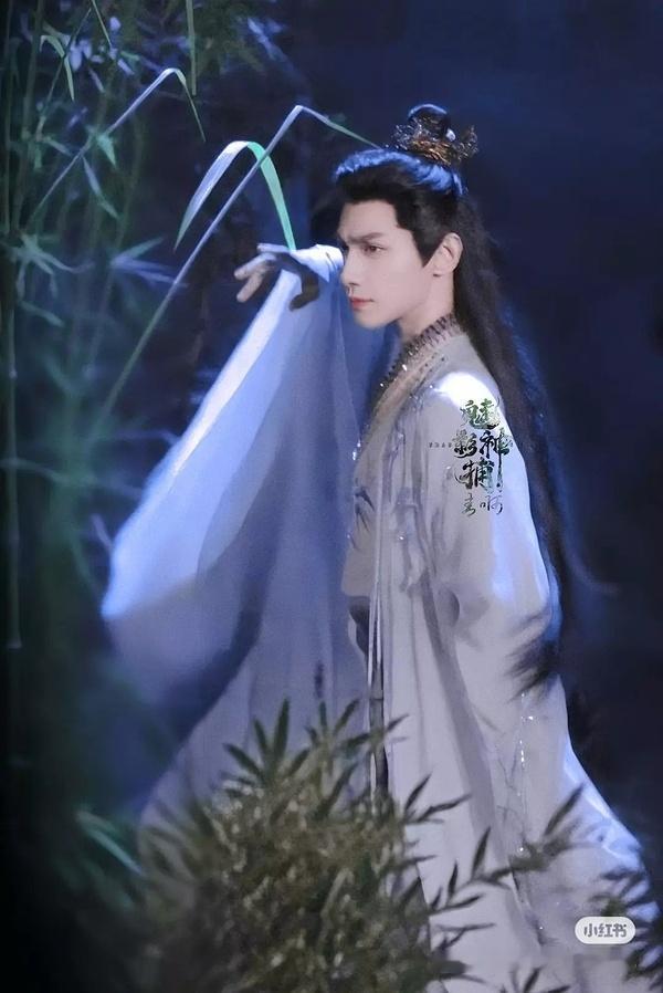 罗云熙的脸真的无敌，好流畅的脸型，状态维持的也太好了​​​
