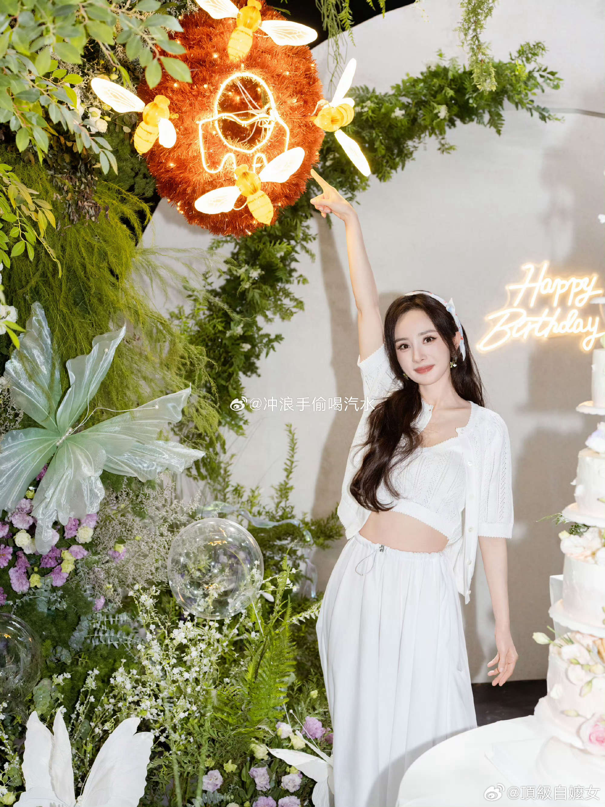 祝绪丹杨幂内娱什么时候才能不把公开送祝福这摊子事拿来判断关系啊[无奈摊手]两个女孩