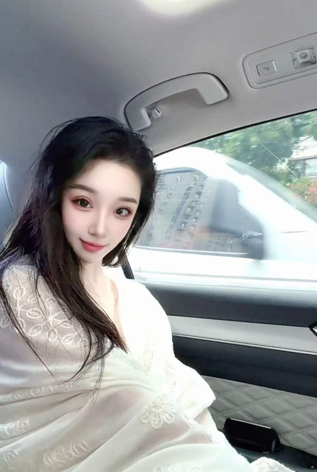 以前不理解为什么人会逐渐感受到自己的薄情直到我在各种选择中看到了自己那狠下