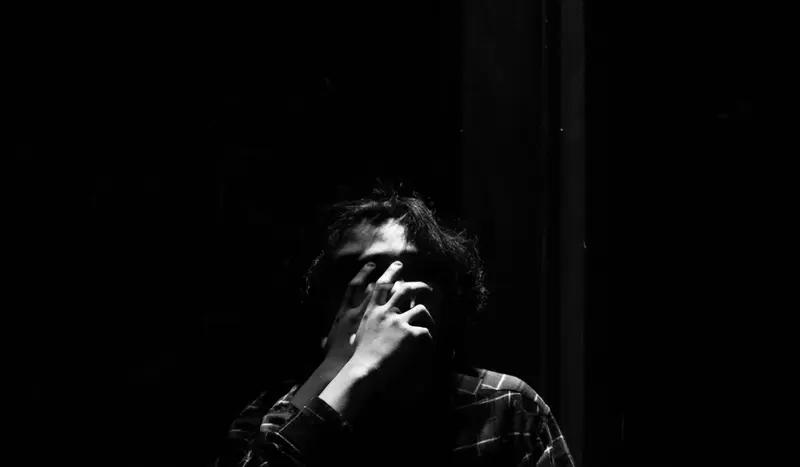 谁上班还没遇到过爱发脾气的领导啊，那真像“渡劫”。我之前领导就是个“火药桶”，一