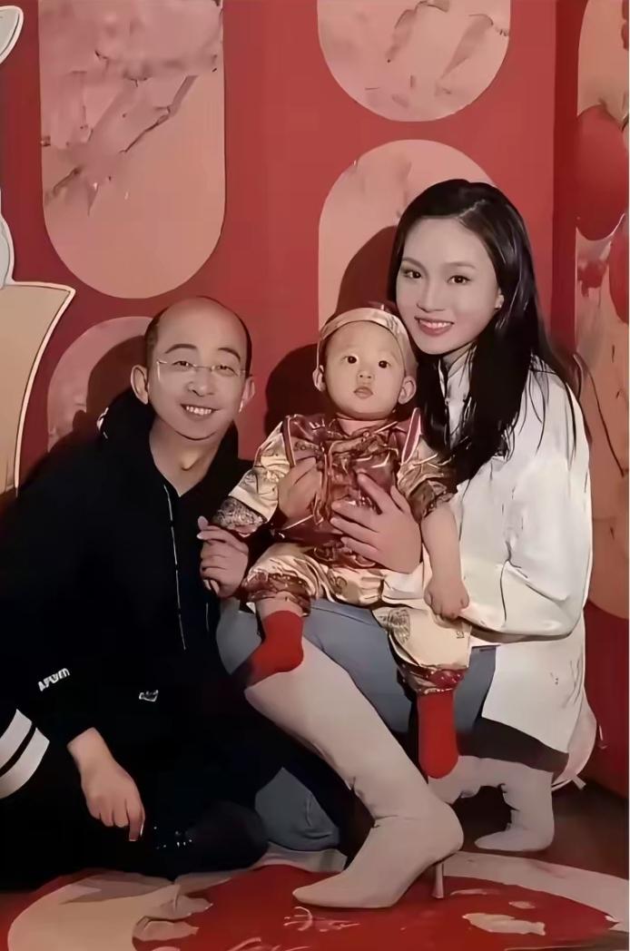 巨兴茂表示，自己的基因无法改变，为了改变家族下一代的基因，他娶了比自己小15岁、