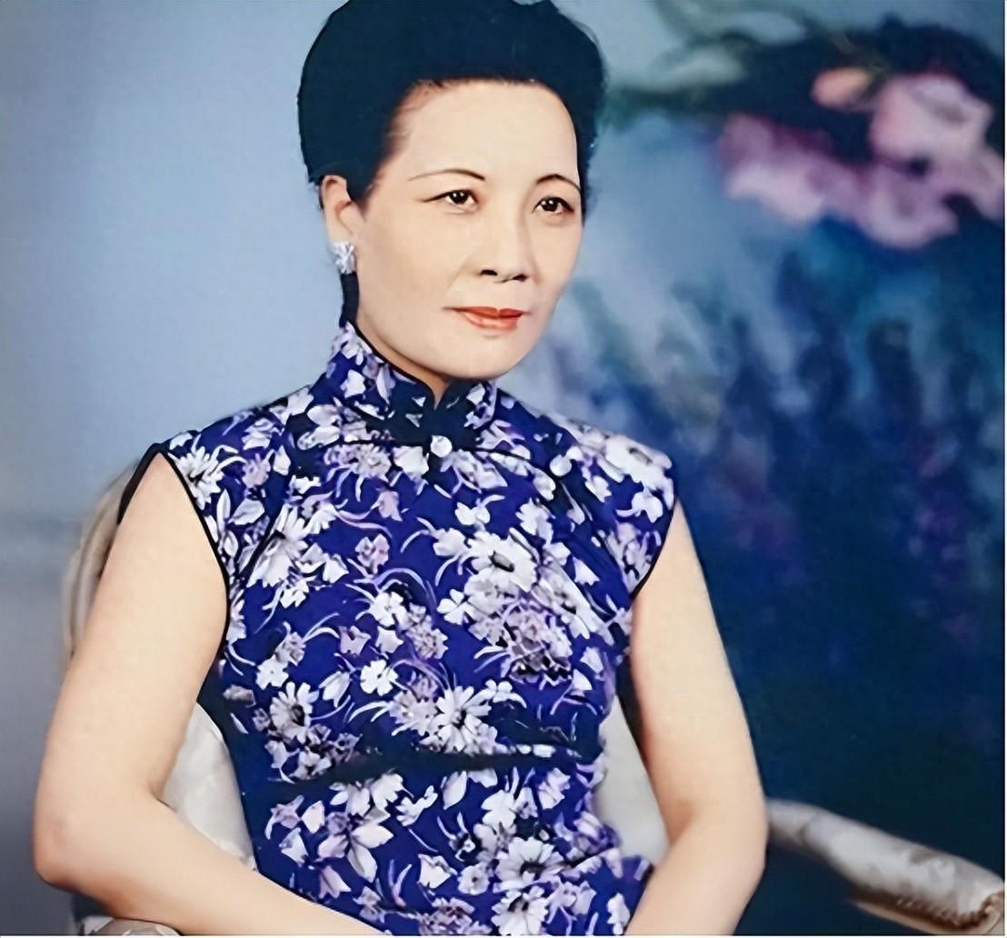 民国夫人宋美龄，私生活奢靡得令人发指，这样的人也叫伟大女性？众所周知，宋