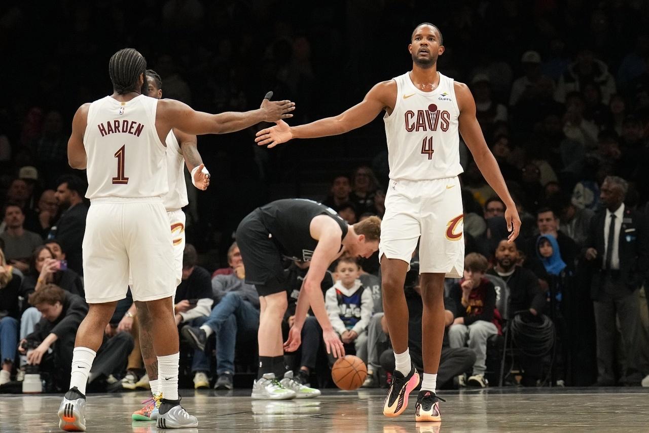 莫布里赛后盛赞哈登：他在第四节接管了比赛！一周内两次交手东部第一的活塞，骑士