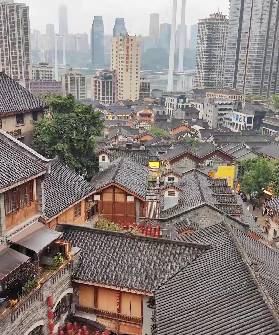 外地朋友来重庆旅游，这5个地方不容错过，它们堪称重庆景色的代表。前往江北江滩公园