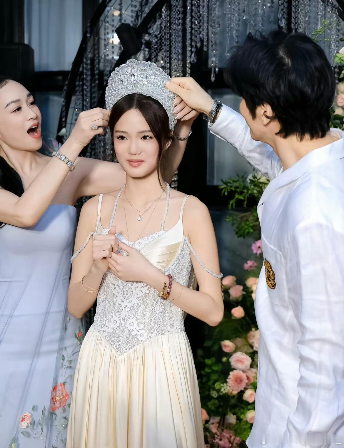 钟丽缇的基因真的赢麻了，三个女儿全都又高又好看。钟丽缇三女儿身高超过钟丽缇