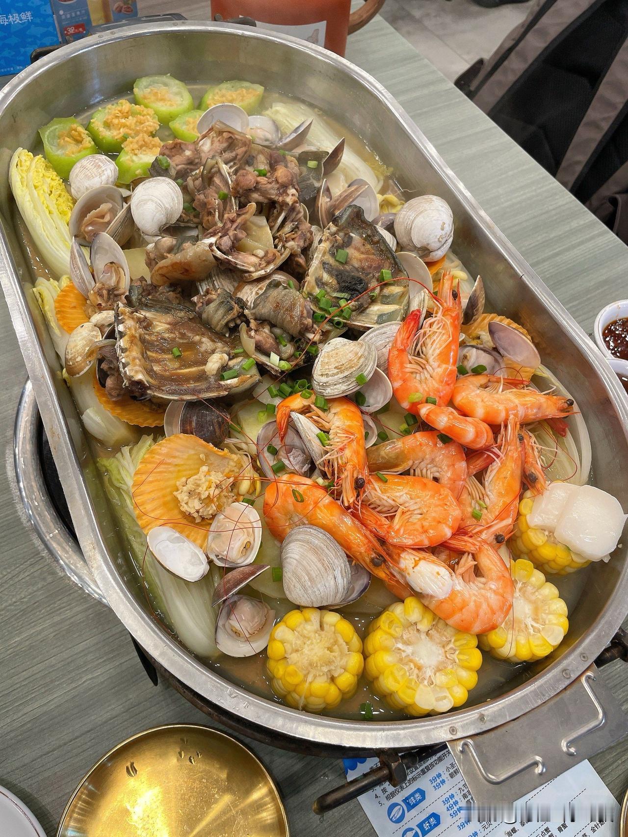 福建漳州旅游，海鲜大排档寻味记！渔家明厨海鲜餐厅美食推荐：1、海鲜大杂锅、