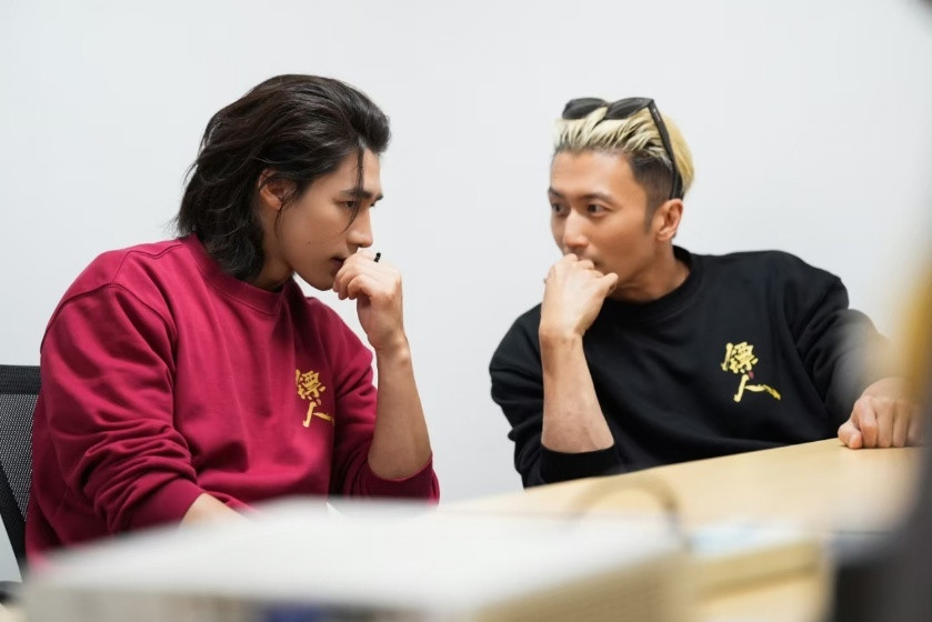此沙戴的帽子是谢霆锋演唱会周边  此沙这种追前辈演唱会还认真戴人家周边帽的，真的