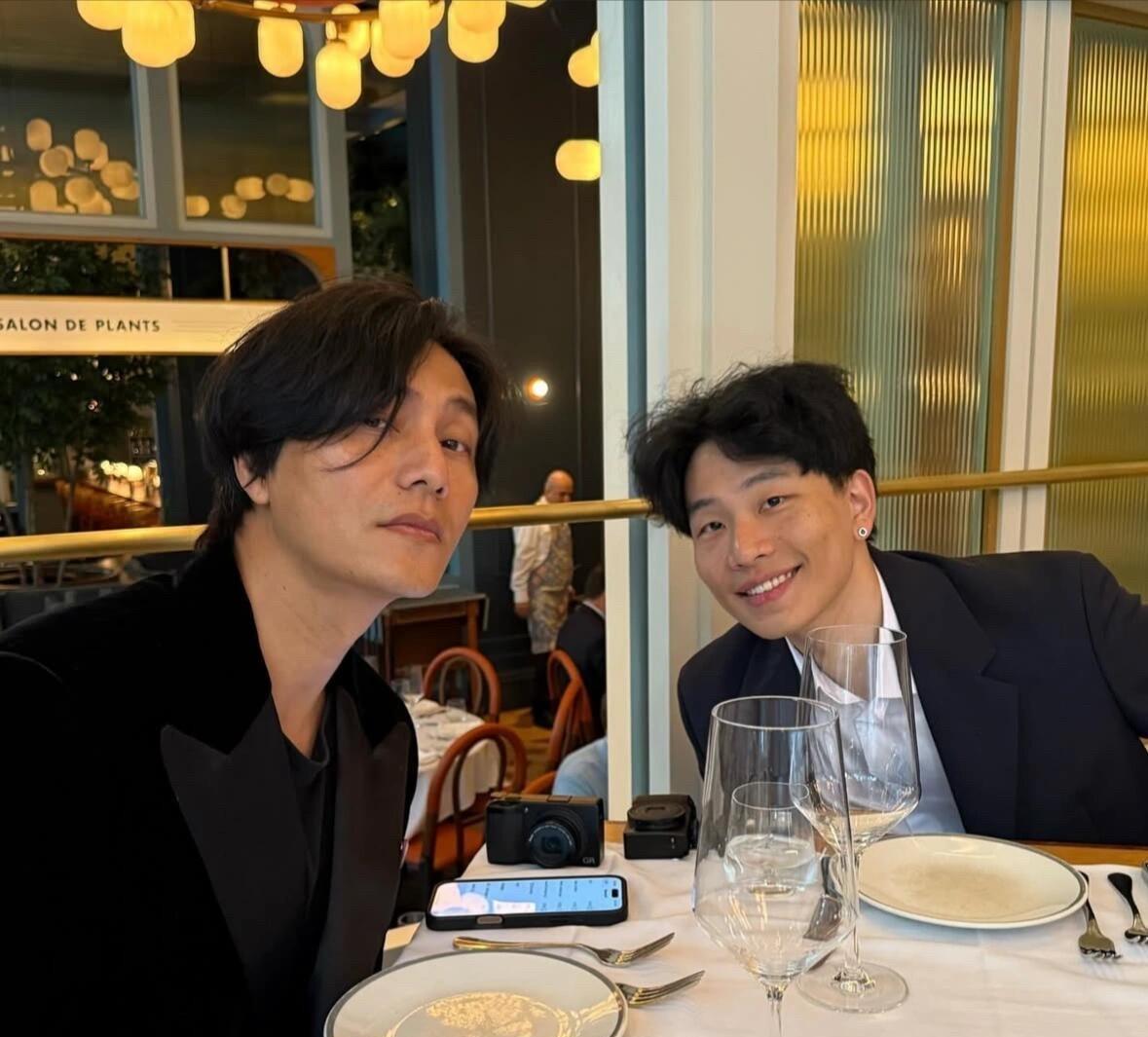 陈坤21岁儿子毕业照曝光，这回终于像爹了！！近日，陈坤儿子在加拿大温哥华的圣乔治