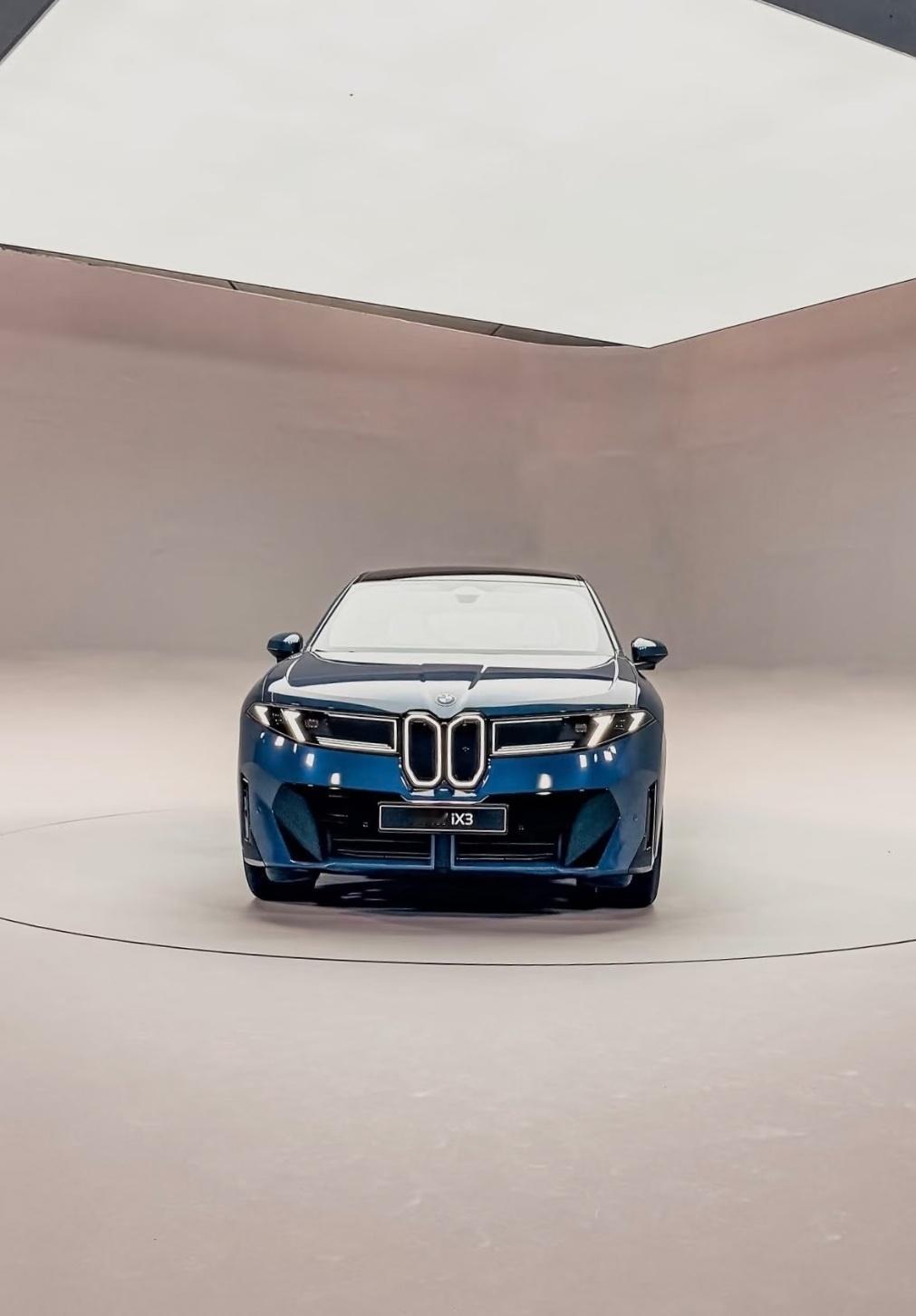 全新BMWiX3升级这样的造型，是不是更有新能源的味儿了？​​​