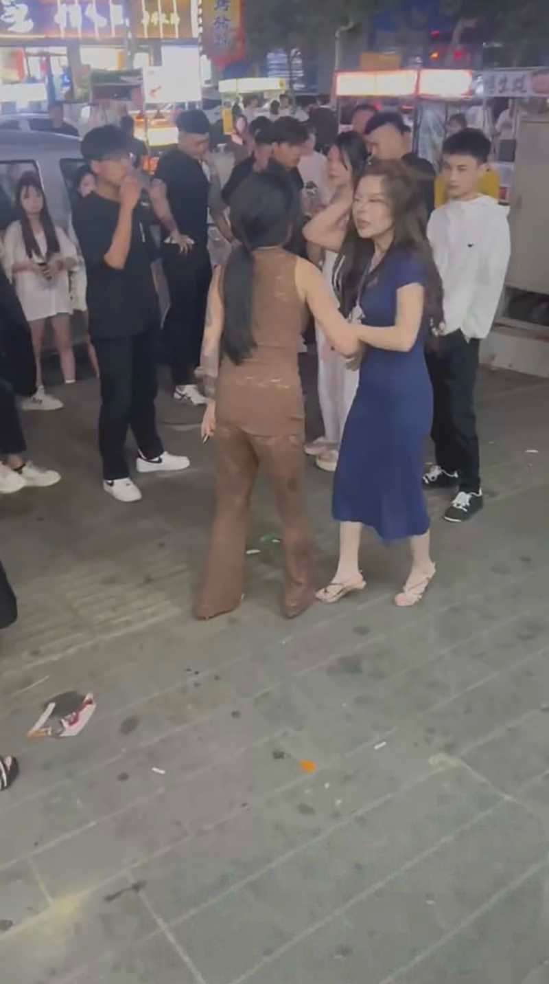 女人打架，也太狠了点吧