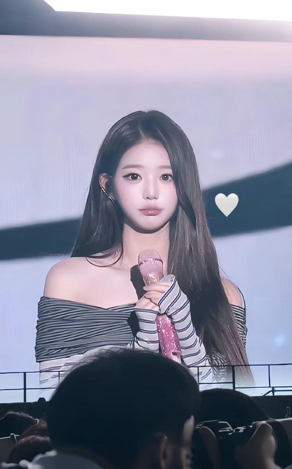 【张元英】最接近真人的一张cr·logo张元英soloive二巡首尔场​​​