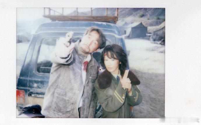 杨紫妆造最浓的一次杨紫新剧妆造赢麻了！黢黑脸蛋+干裂皮肤+满身灰，说是妆最浓没人