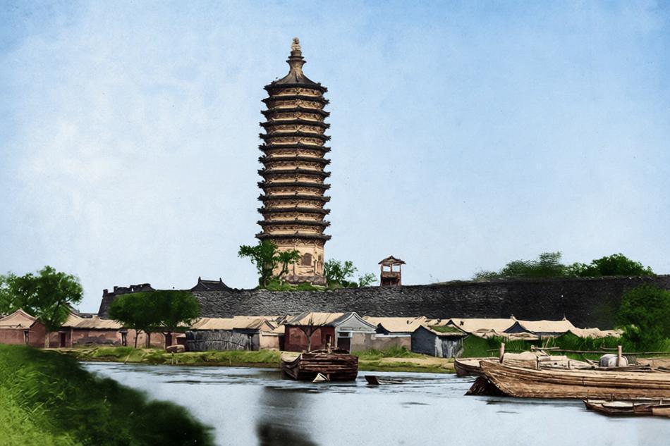 这张照片是北京通州燃灯塔，是1860年第二次鸦片战争期间，由英军随军摄影师费利斯