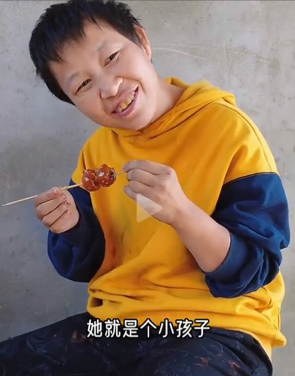 梦秋这个傻女人真是太傻了，虽说智商只有三岁孩子的水平，但是却一点都不如三岁小孩可