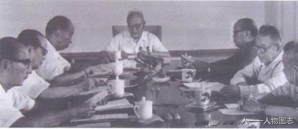 1980年8月下旬，叶剑英主持第五届全国人大常委会第十五次会议，讨论批准《中华人