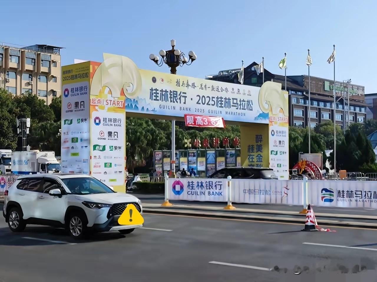 一觉醒来，桂林马拉松组委会哭晕在厕所！不是因为赛事筹备太忙，也不是因为天气不