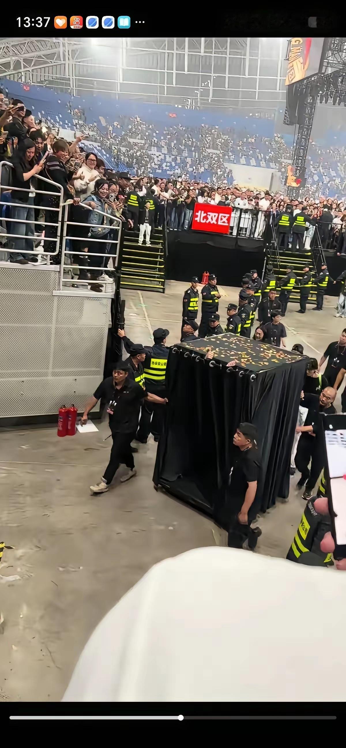 应采儿沉默了原以为陈小春装在黑匣子搞怪退场会让所有网友耳目一新，殊不知，大家