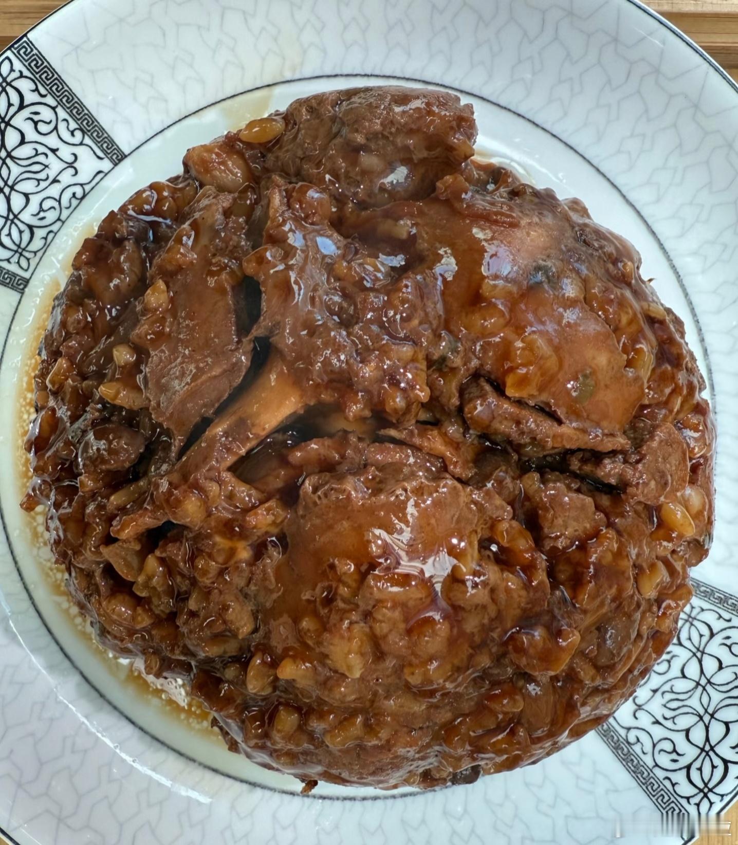 要过年啦家家户户都忙起来了到年根底的时候，每家每户都要打一点蒸碗吃，也就是扣肉每