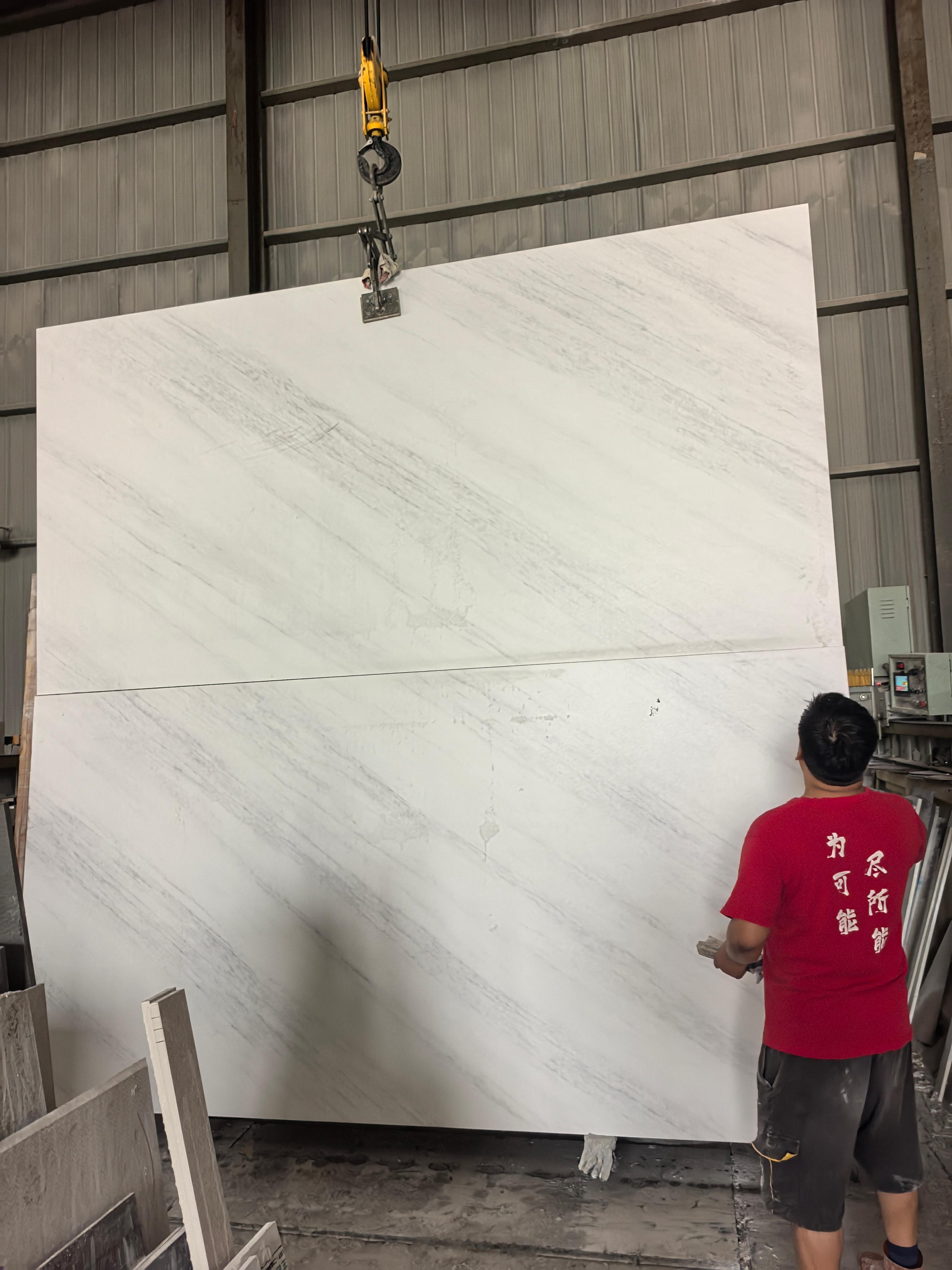 又出事了背景墙的岩板发到加工厂发现不是连纹的真是心累了[淡淡
