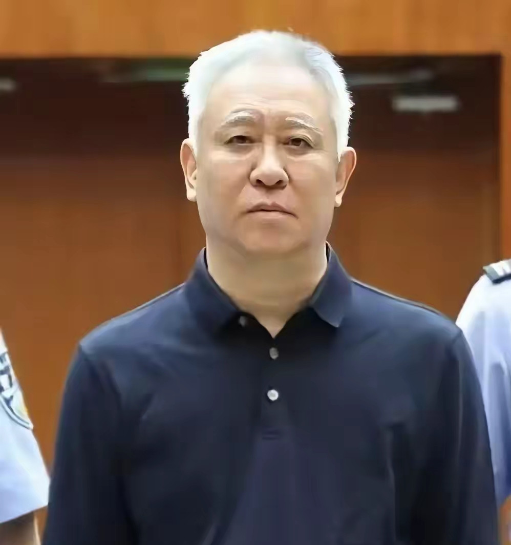 不少人至今想不通一个核心问题：银行向恒大、许家印放出超万亿信贷，叠加全部负债高达