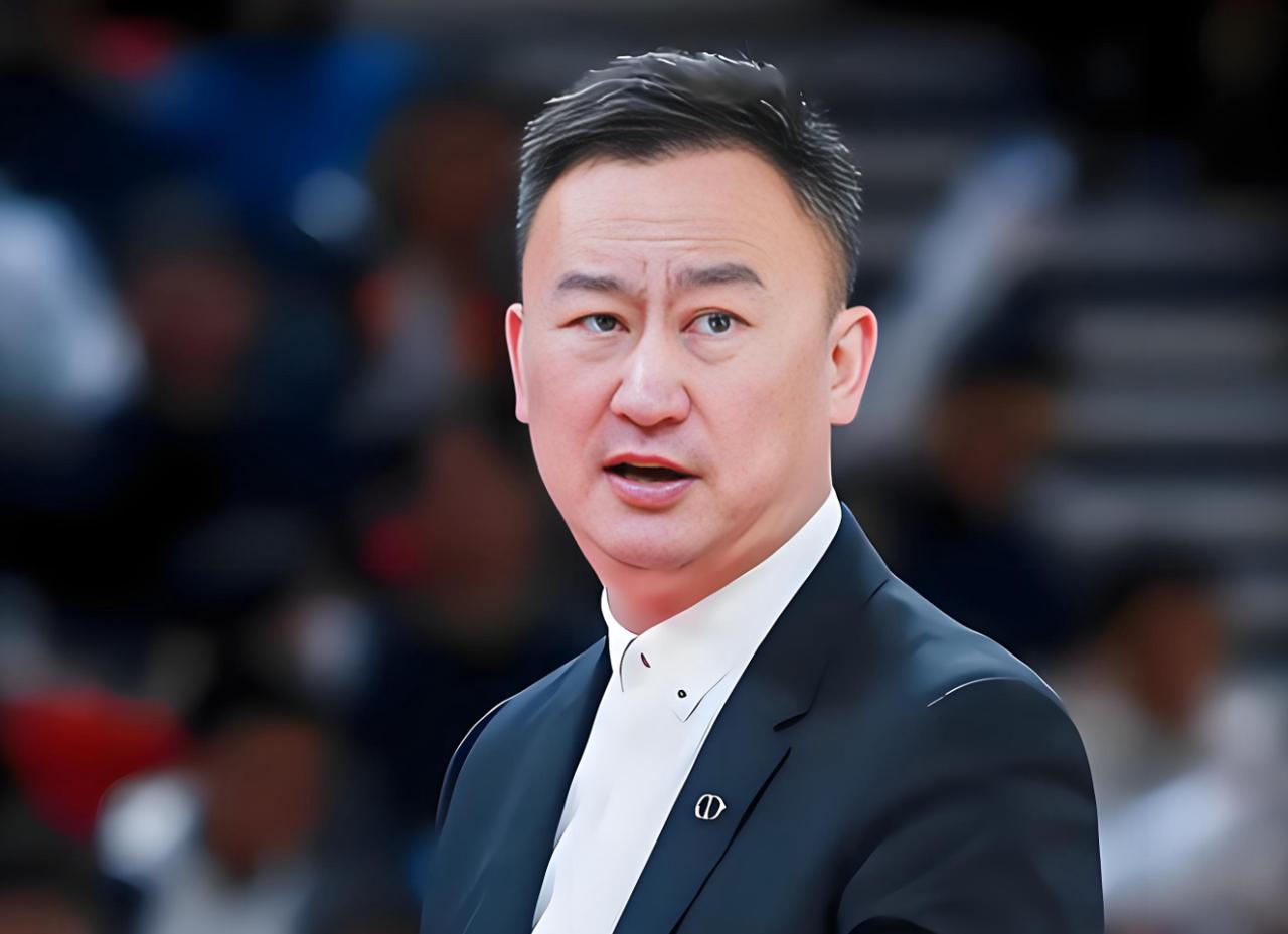 青岛队发生内讧？刘维伟点名批评1人：带情绪打球，就不应该让他上场！CBA联赛杯