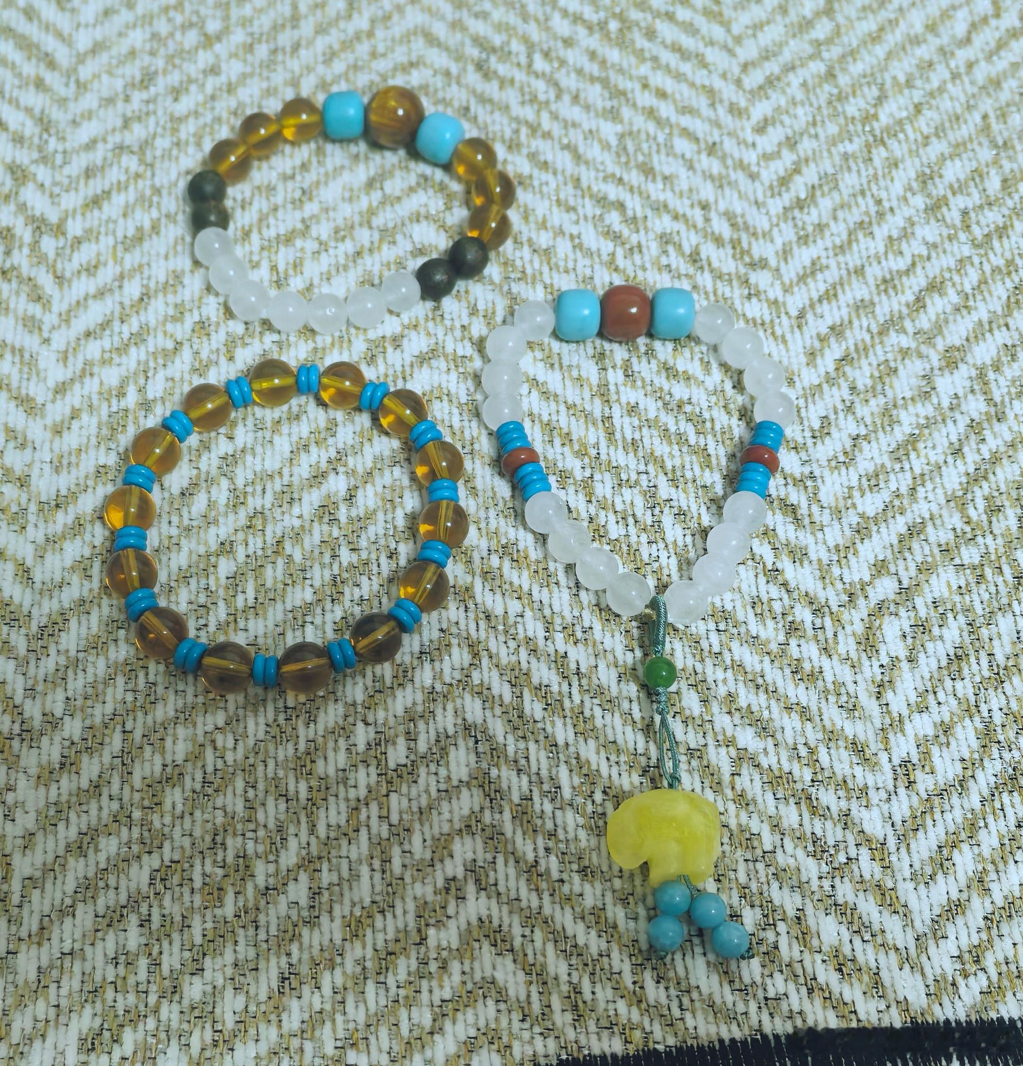 晒出我的年度兴趣今年爱上了做手串，用水晶、蜜蜡、青金石、舒俱来、绿松石还有南红和