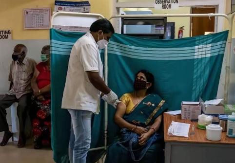 印度新高致死率流行病毒有点怀疑是西方新的阴谋，因为有点太巧合了，时间点正好卡在中