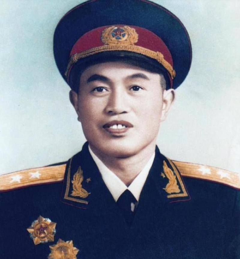 毛主席一句＂皮有功，少晋中＂，将少将改成中将，皮定均究竟凭什么？1955年那场大