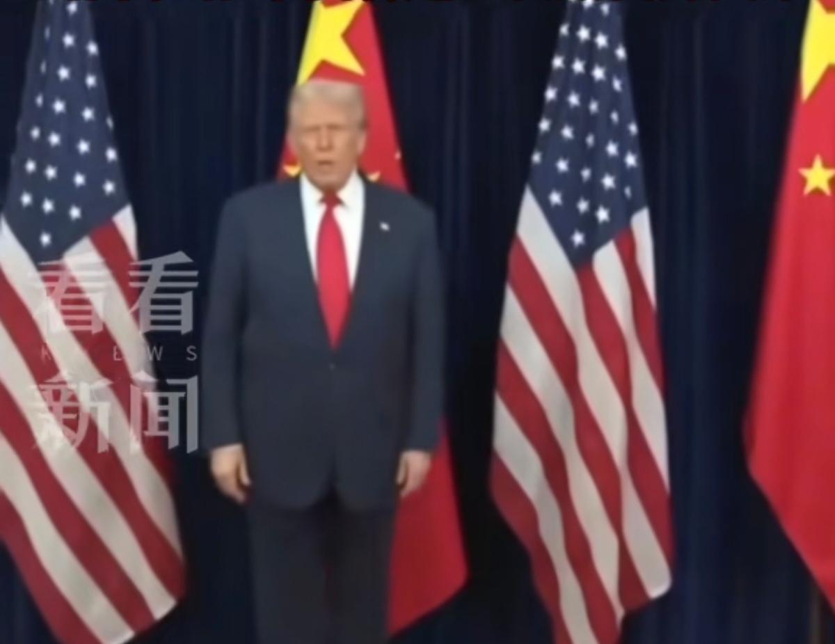 特朗普今天的站姿太让人意外了!腰杆挺得笔直,整个人端端正正。以往特朗普见人