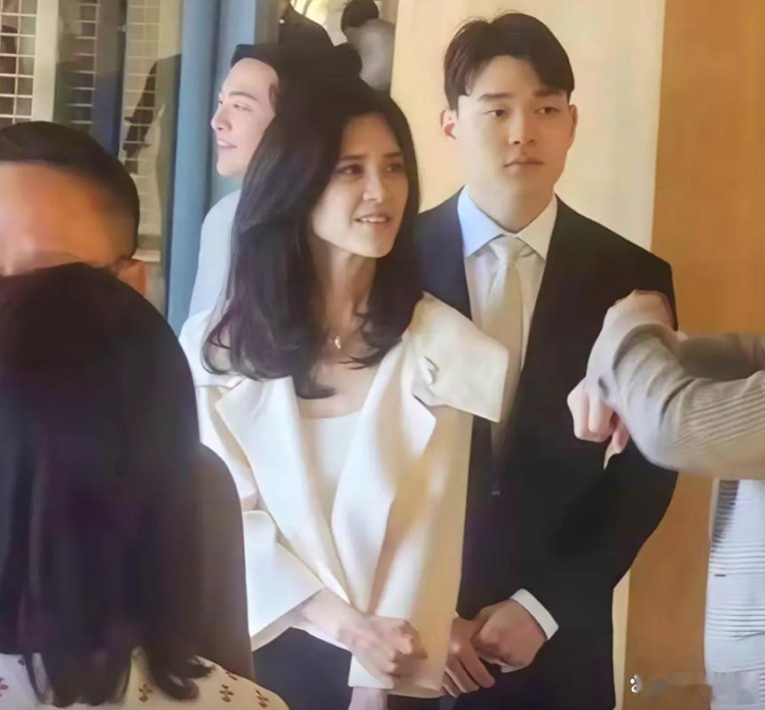 三星长公主：原以为拿下和保安前夫儿子的抚养权就足够幸福，没想到幸福再升级​