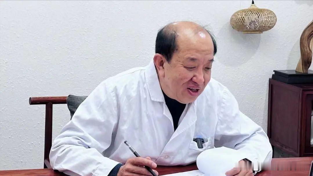 发现一个残忍的真相：多动症一直改不掉孩子，都有一个不太健康的习惯，主任：难怪小动