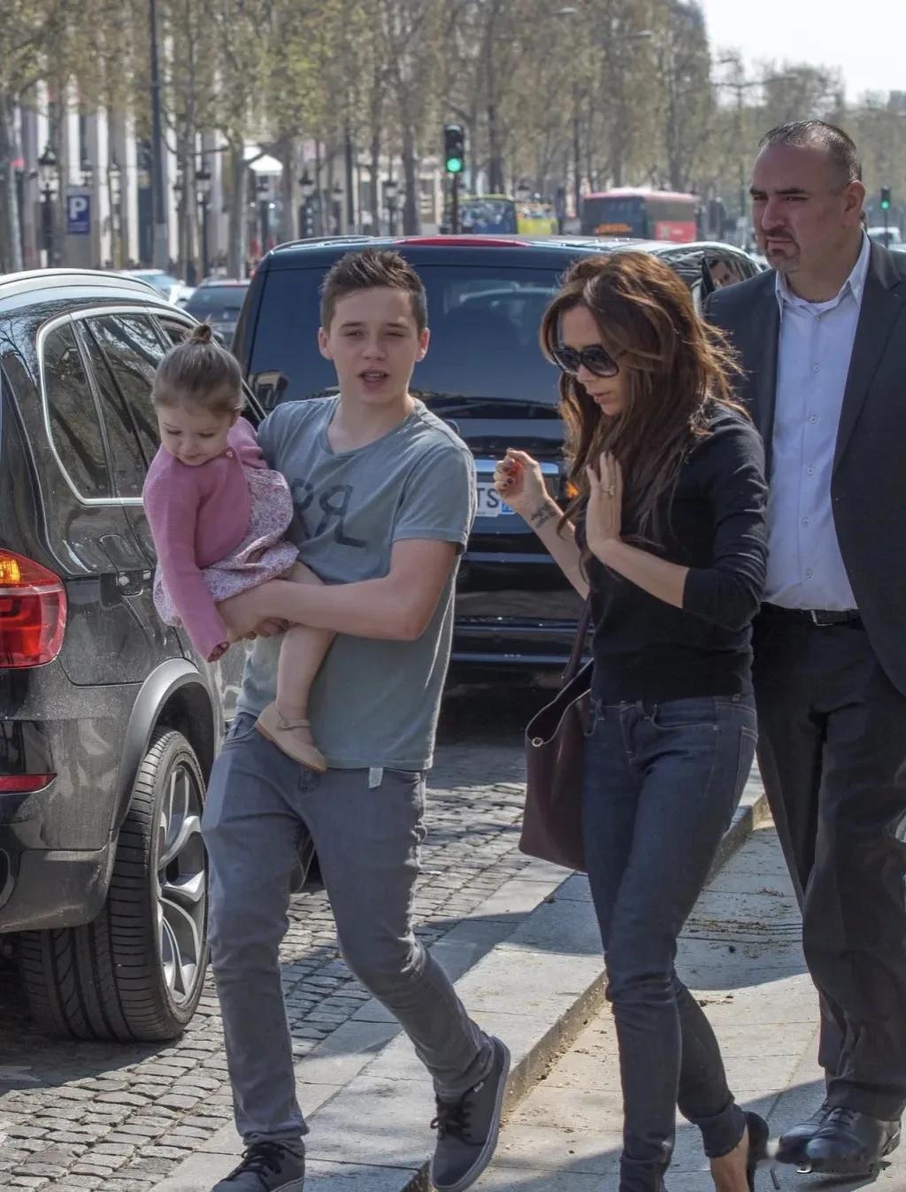 除了大布，贝克汉姆家还有一个小女儿和两个儿子，这个家族招牌还要保证全家人的一生。