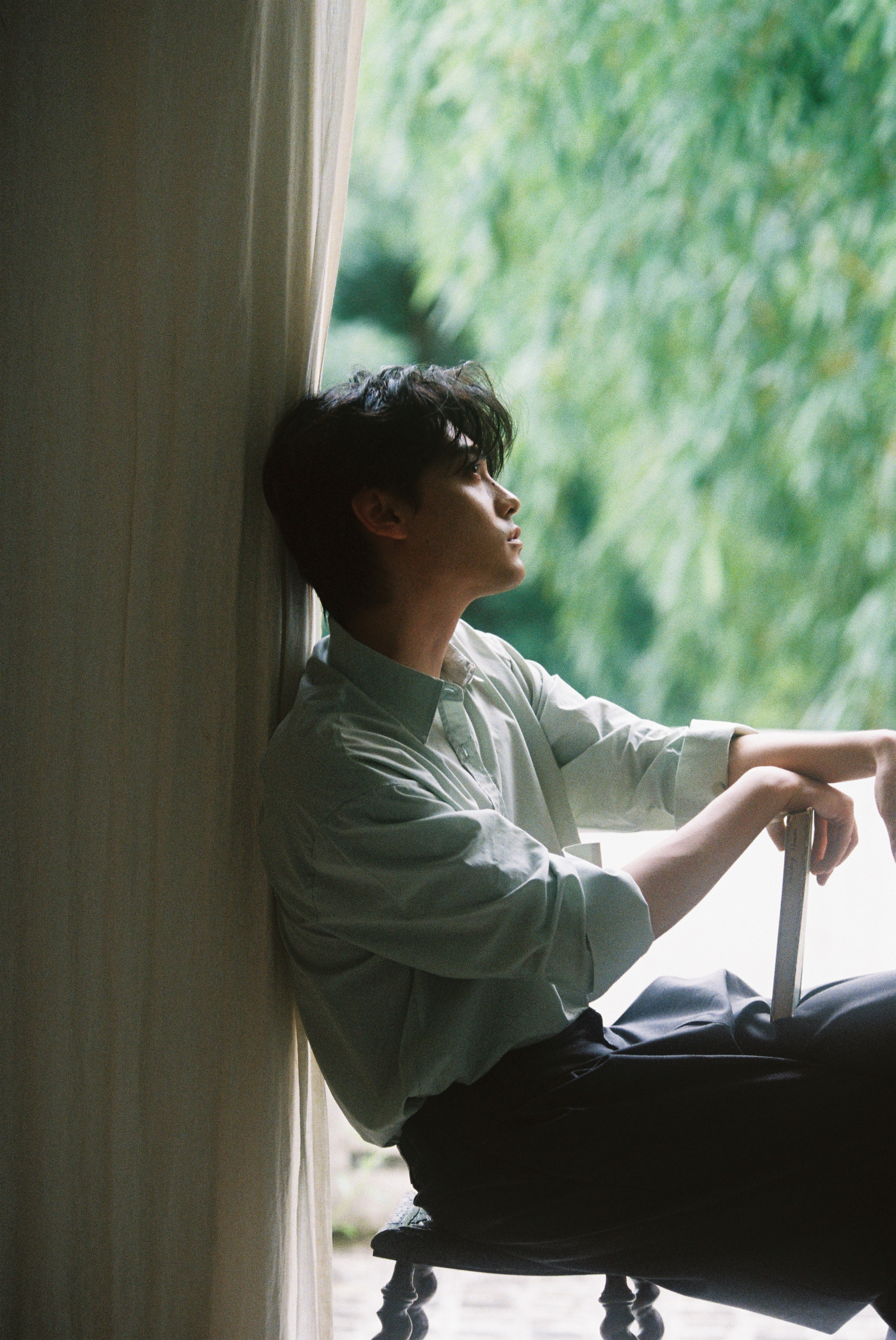 田栩宁文艺片男主田栩宁工作室更新生日胶片写真治愈风好帅🍃📸完全文艺片男主既视