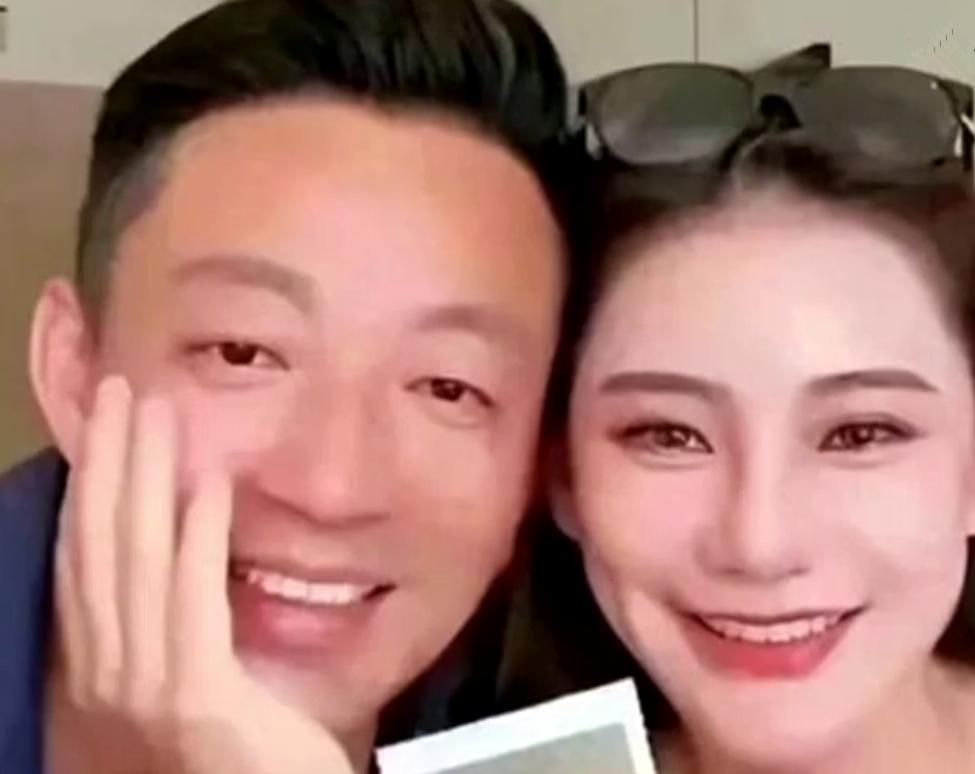 汪小菲明日大婚，一家人喜气洋洋，s妈就发文称，一家人都吃在巨大的悲伤中，希望