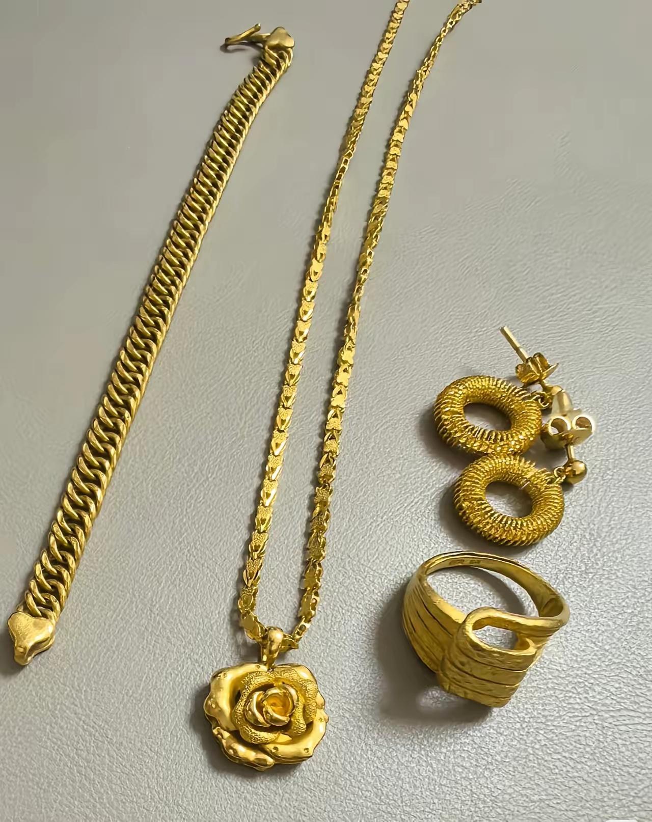 真佩服我的机智！金价飙到1200多一克时，我把早年攒的300克黄金全卖了，