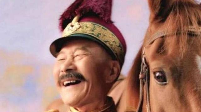 1906年，31岁的张作霖强势娶了18岁的许澍旸。大婚当夜，张作霖搂着许澍旸纤细