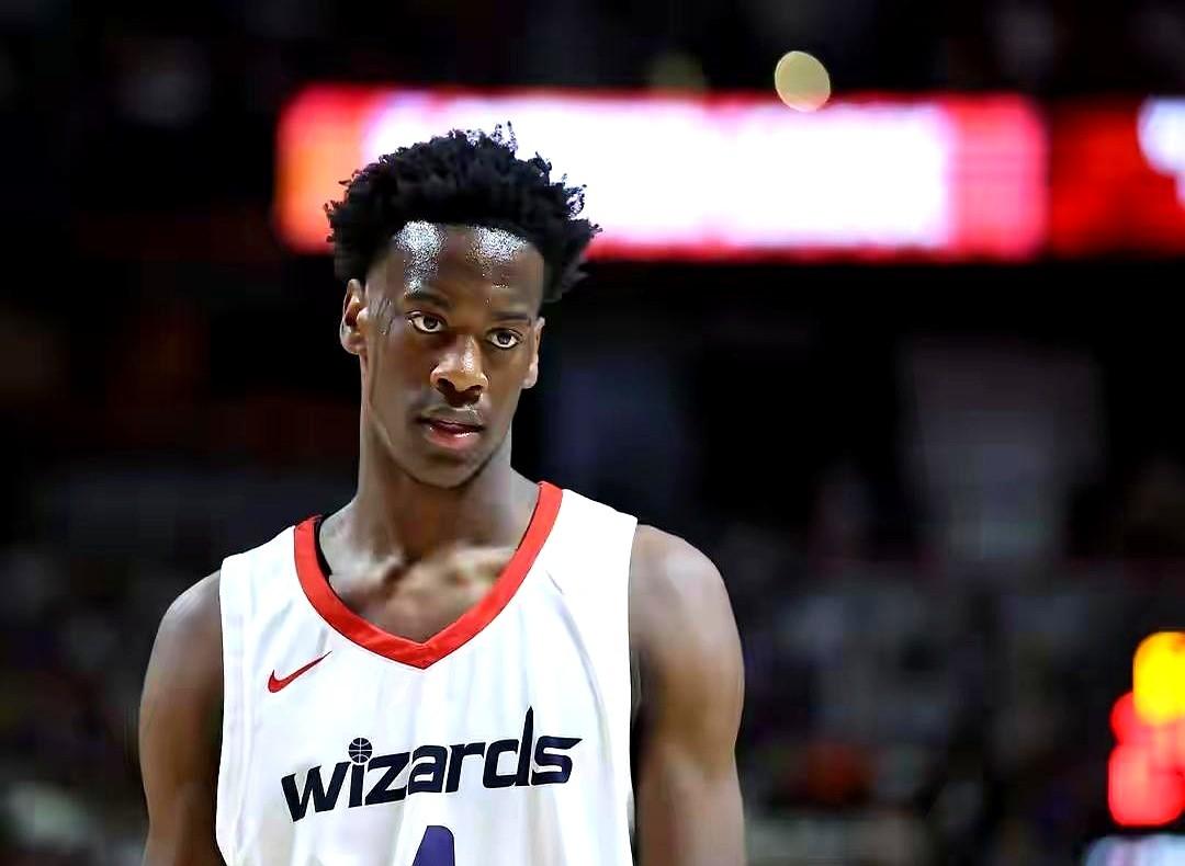 近六届NBA选秀状元夏联首秀数据如下：迪班萨确实很牛。一帮天之骄子顶着状元的名