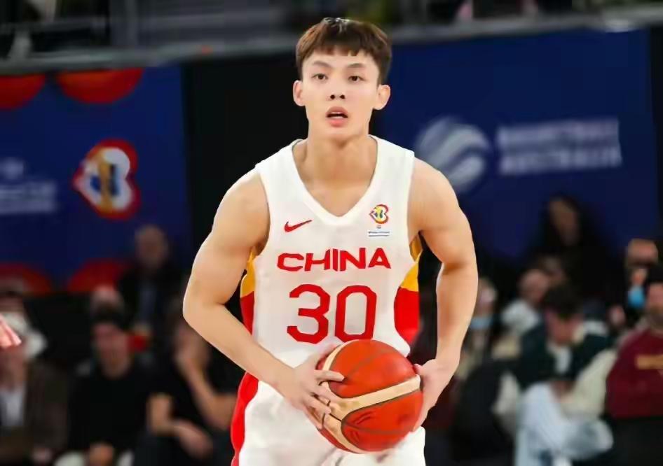 大家不要再炒作徐杰了世预赛中国男篮不敌韩国队，很多球迷把失败的原因归咎为郭士强