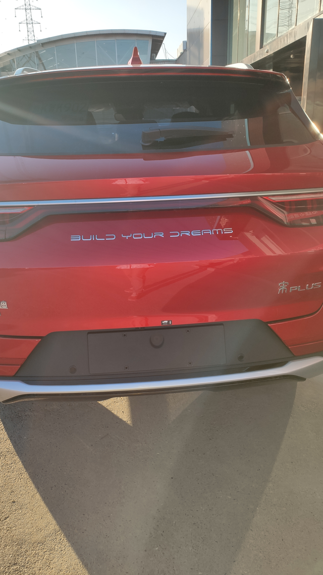 比亚迪宋plusdmi110顶配体验开了两天有点感受：1、油门好踩，轻轻点就