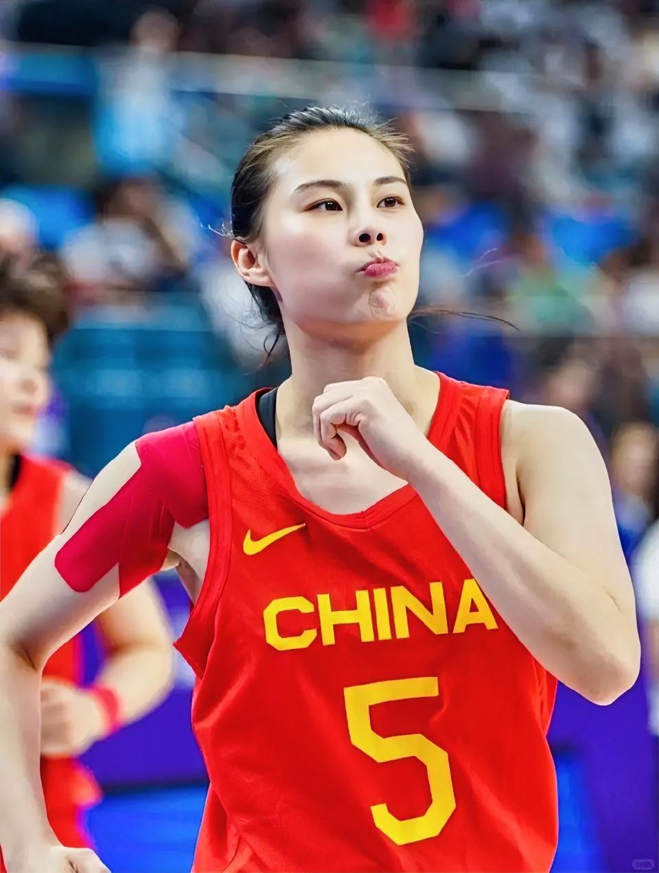 王思雨和邓雨婷入选！中国女篮备战2026女篮世界杯和亚运会新一期集训名单出炉，具