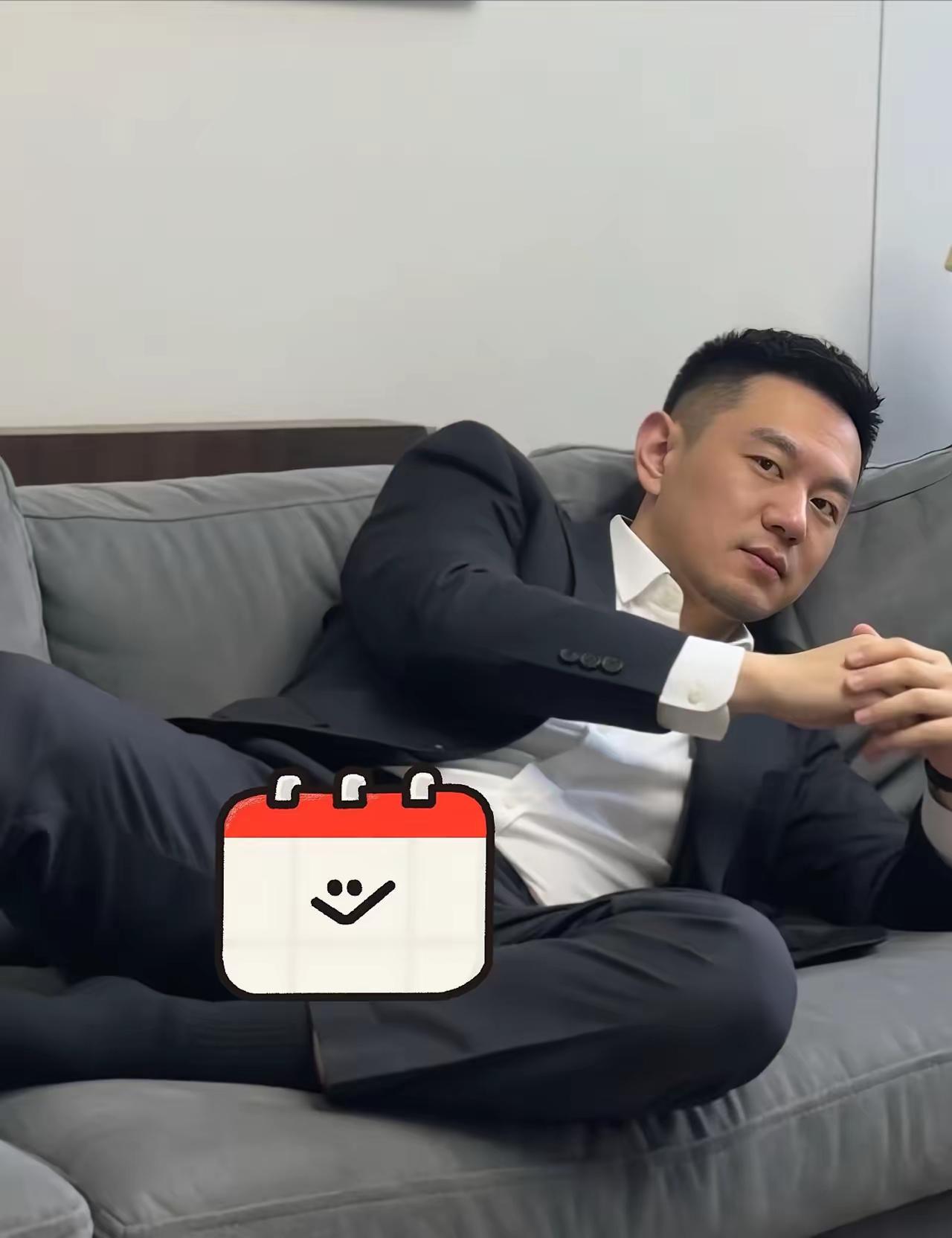 现在年轻人都好疯狂啊！我办公室小李今年39了，有车有房，每月工资5位数，而且