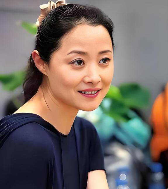 刘蓓拍完戏收工已经凌晨了，经纪人对她说：“赵宝刚导演叫你去他房间一下！”刘蓓当时