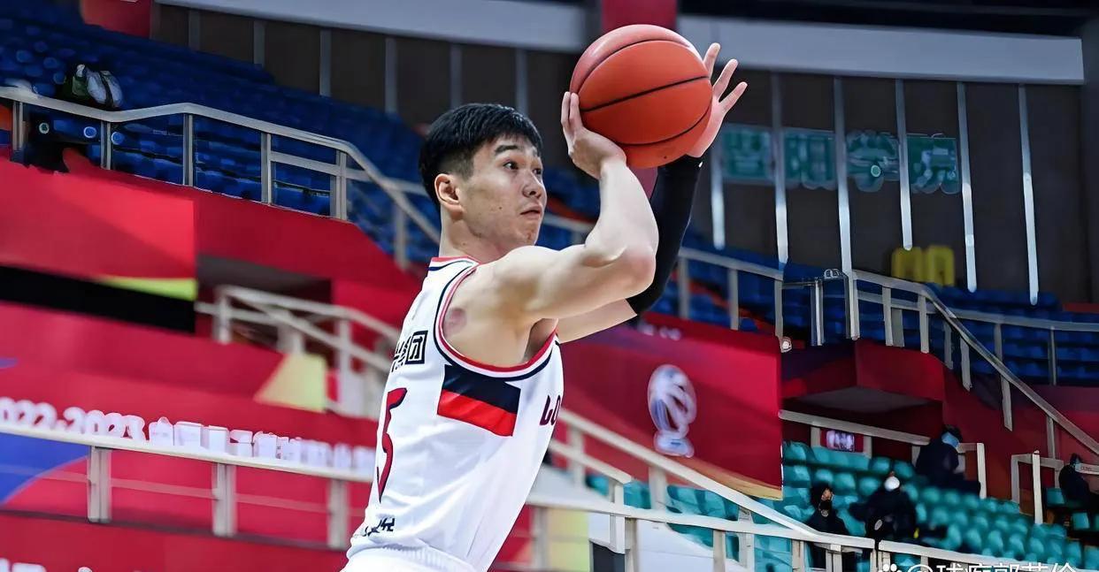 大家有没有发现这个赛季杜峰的三个外甥和一个外甥女都离开CBA的视线了。最有名的