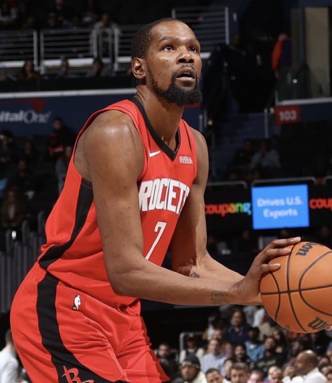 NBA凯文·杜兰特出现在火箭队的伤病名单上，右膝挫伤。根据休斯顿火箭队的官方消