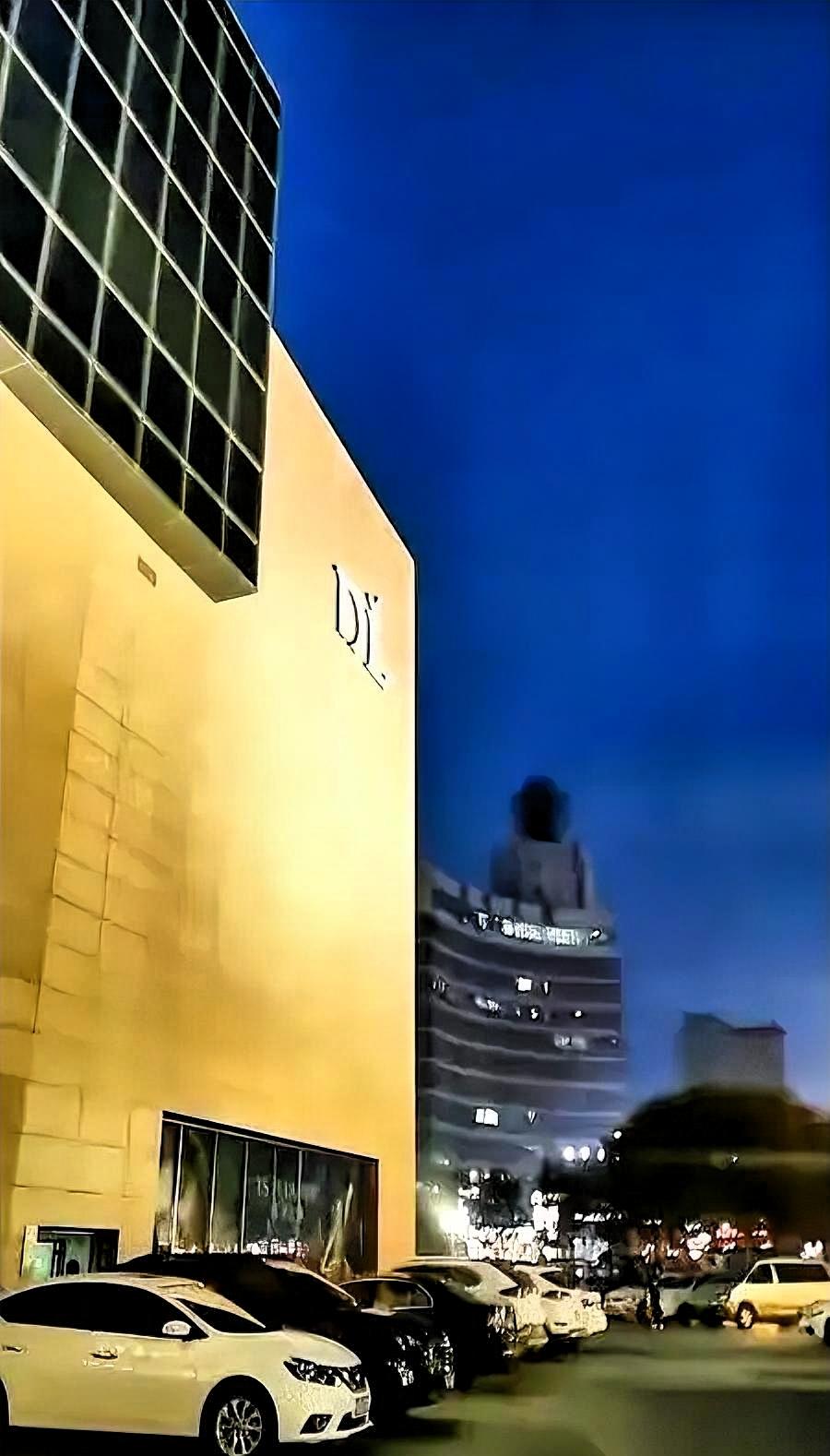 我跟你说，胖东来这事儿，有点吓到我了。胖东来最近的火爆，让很多人重新看清了消