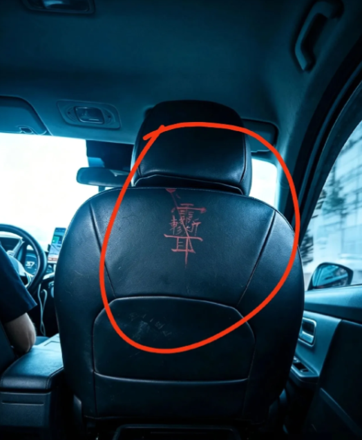 万万没想到，日常普通的一次打车经历，竟遇到了一件让人百思不得其解的怪事，瞬间打破了大家的日常认知！生