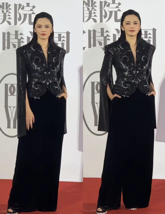 姚晨离婚后的首秀简直绝了！她虽瘦了一圈，却气质出众，气场十足。我留意到一个现象