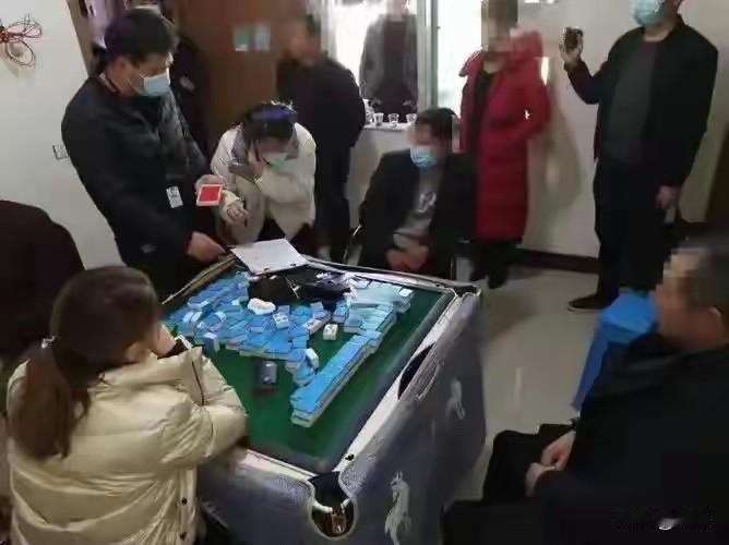 自己聚众赌博违法在先，输了钱找警察讨公道！辽宁这场真实闹剧，真是大开眼界