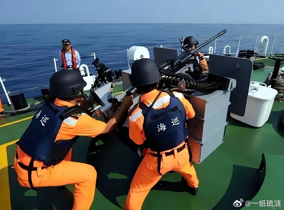 台中海巡舰加足马力，朝着大陆海警船高速冲过来。距离越来越近，800米，750米，