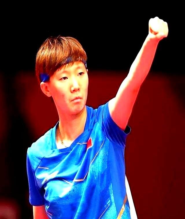 张继科的嘴，简直是开过光了。最近直播夸了王曼昱的反手拧拉，这事儿一下就炸了。